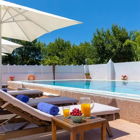 빌라 Paradiso: Near Beach, Superb Pool And Garden Astrakeri