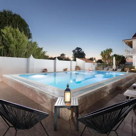 Paradiso: Near Beach, Superb Pool And Garden * Astrakeri