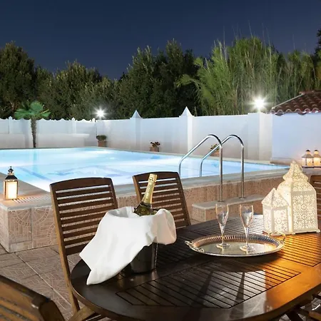 Paradiso: Near Beach, Superb Pool And Garden Villa *