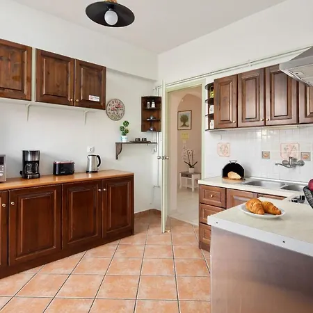 Paradiso: Near Beach, Superb Pool And Garden Villa *