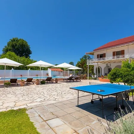 Paradiso: Near Beach, Superb Pool And Garden * Astrakeri
