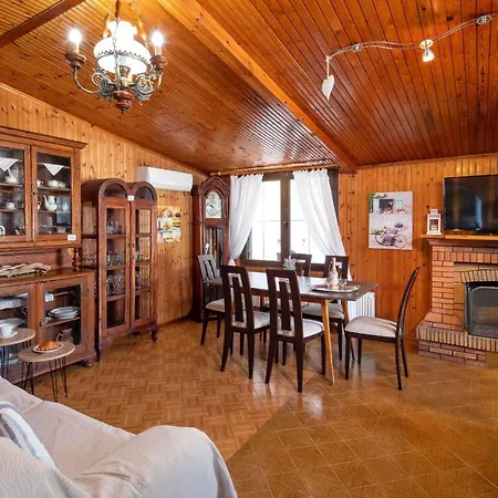 Paradiso: Near Beach, Superb Pool And Garden Villa Astrakeri