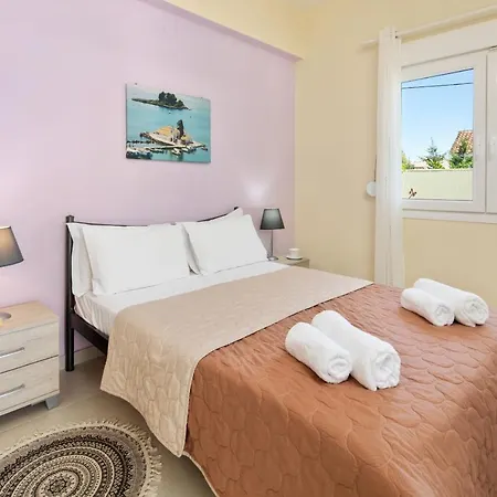 Paradiso: Near Beach, Superb Pool And Garden Villa Astrakeri