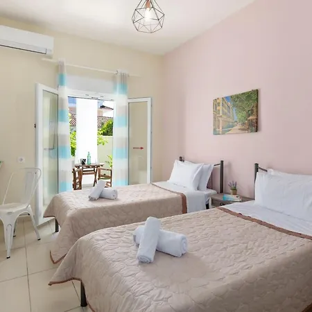 Paradiso: Near Beach, Superb Pool And Garden