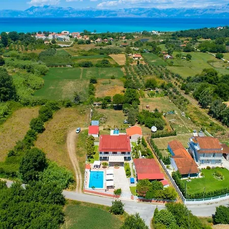 Paradiso: Near Beach, Superb Pool And Garden * Astrakeri