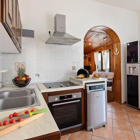 Villa Paradiso: Near Beach, Superb Pool And Garden