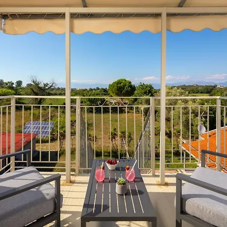 Paradiso: Near Beach, Superb Pool And Garden Astrakeri
