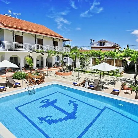 Paradiso: Near Beach, Superb Pool And Garden Astrakeri