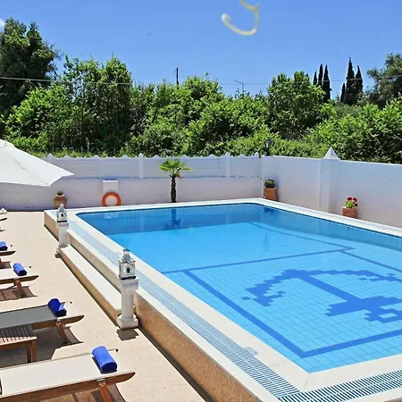 Paradiso: Near Beach, Superb Pool And Garden * Astrakeri