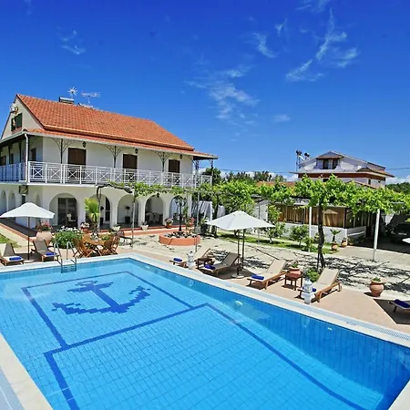 Paradiso: Near Beach, Superb Pool And Garden Astrakeri