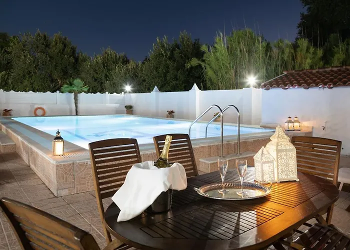 Paradiso: Near Beach, Superb Pool And Garden Villa *