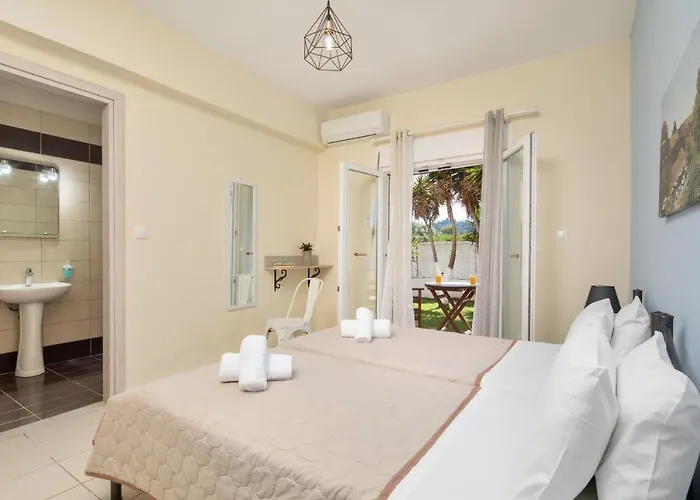 Paradiso: Near Beach, Superb Pool And Garden Villa Astrakeri