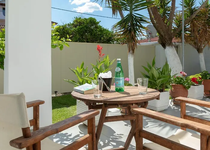 Vila Paradiso: Near Beach, Superb Pool And Garden