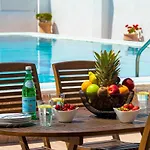 Paradiso: Near Beach, Superb Pool And Garden * Astrakeri