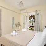 Paradiso: Near Beach, Superb Pool And Garden ヴィラ Astrakeri