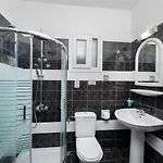 Paradiso: Near Beach, Superb Pool And Garden *