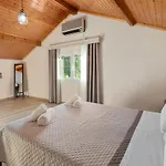 Paradiso: Near Beach, Superb Pool And Garden ヴィラ