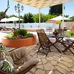 Villa Paradiso: Near Beach, Superb Pool&garden