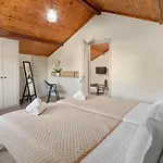 Paradiso: Near Beach, Superb Pool&garden *