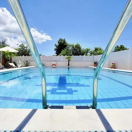 Paradiso: Near Beach, Superb Pool And Garden * Astrakeri