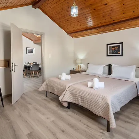 Paradiso: Near Beach, Superb Pool And Garden * Astrakeri