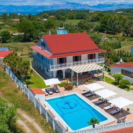 Paradiso: Near Beach, Superb Pool And Garden *