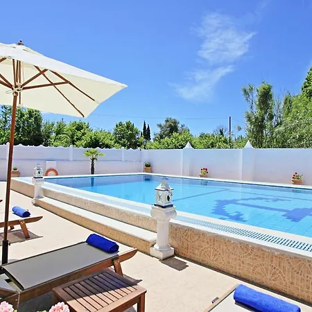 Vilă Paradiso: Near Beach, Superb Pool And Garden *