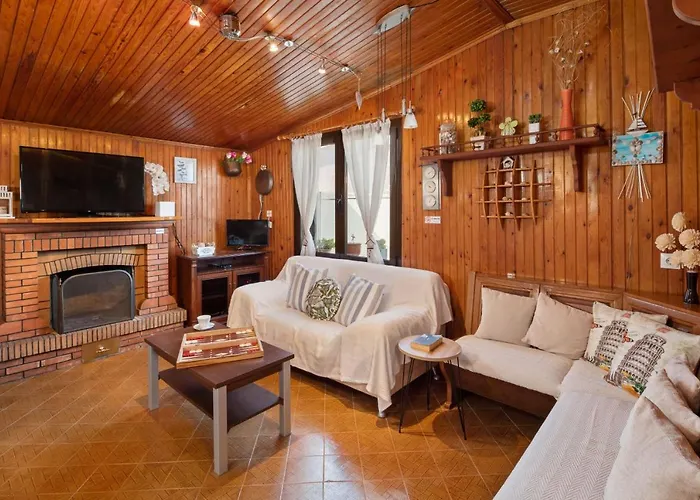 Paradiso: Near Beach, Superb Pool And Garden فيلة