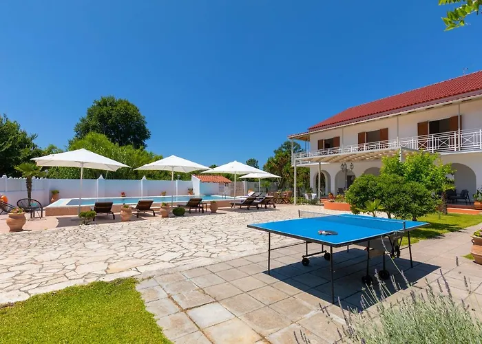 Paradiso: Near Beach, Superb Pool And Garden * Astrakeri