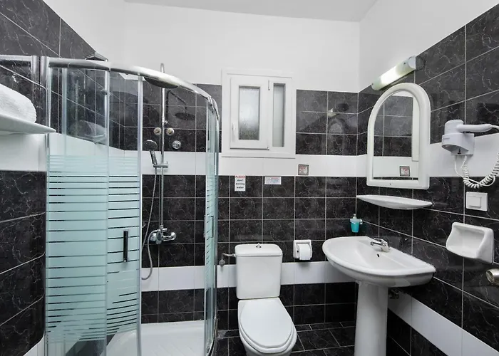 Paradiso: Near Beach, Superb Pool And Garden *