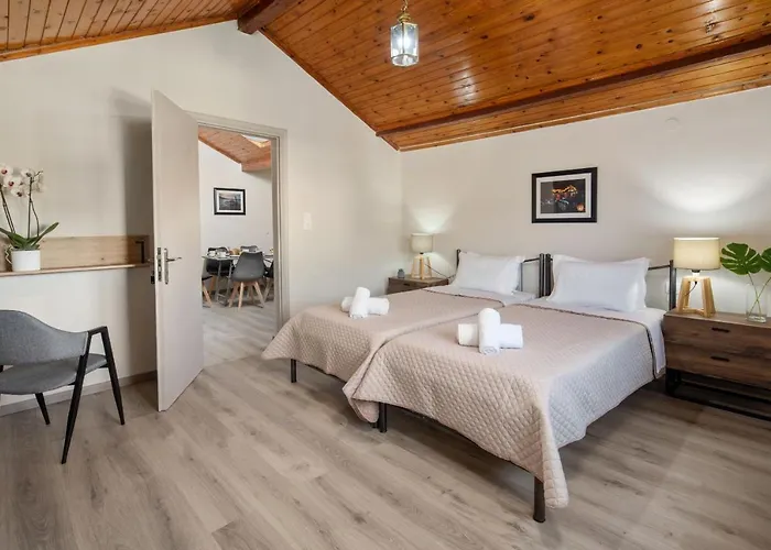 Paradiso: Near Beach, Superb Pool And Garden * Astrakeri