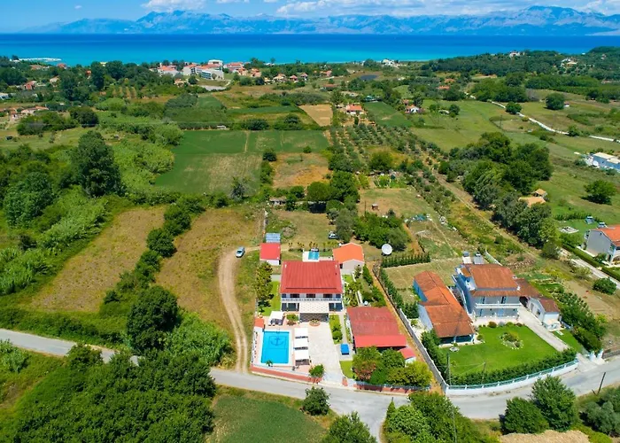 Paradiso: Near Beach, Superb Pool And Garden * Astrakeri