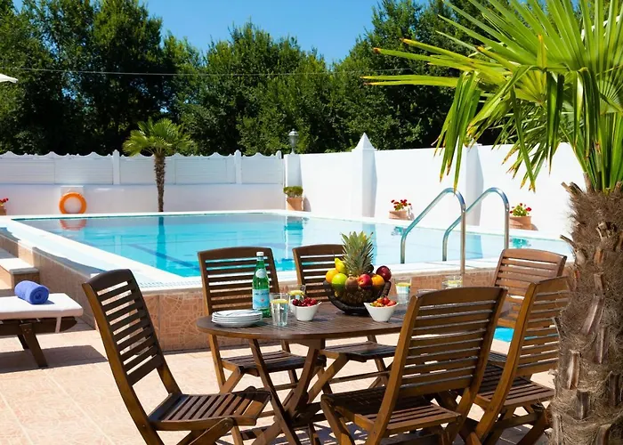 فيلة Paradiso: Near Beach, Superb Pool And Garden *