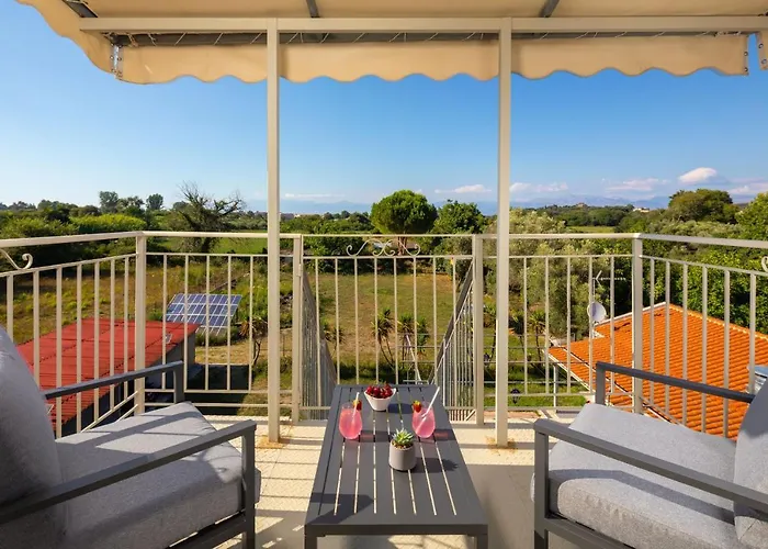 Paradiso: Near Beach, Superb Pool And Garden Astrakeri